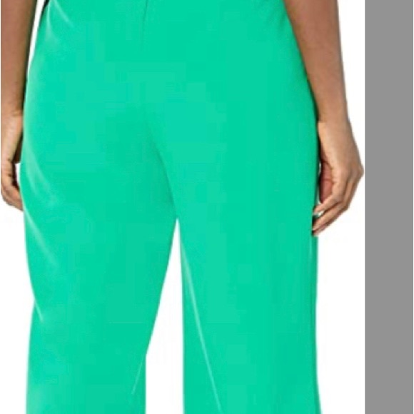 💚 Vince Camuto Double Lined Jumpsuit in Stunning Green Color 💚 - Picture 5 of 7